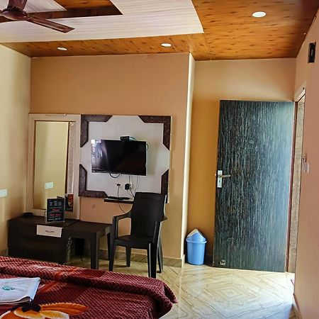 Oak Wood Homestay Banikhet Dalhousie Kültér fotó