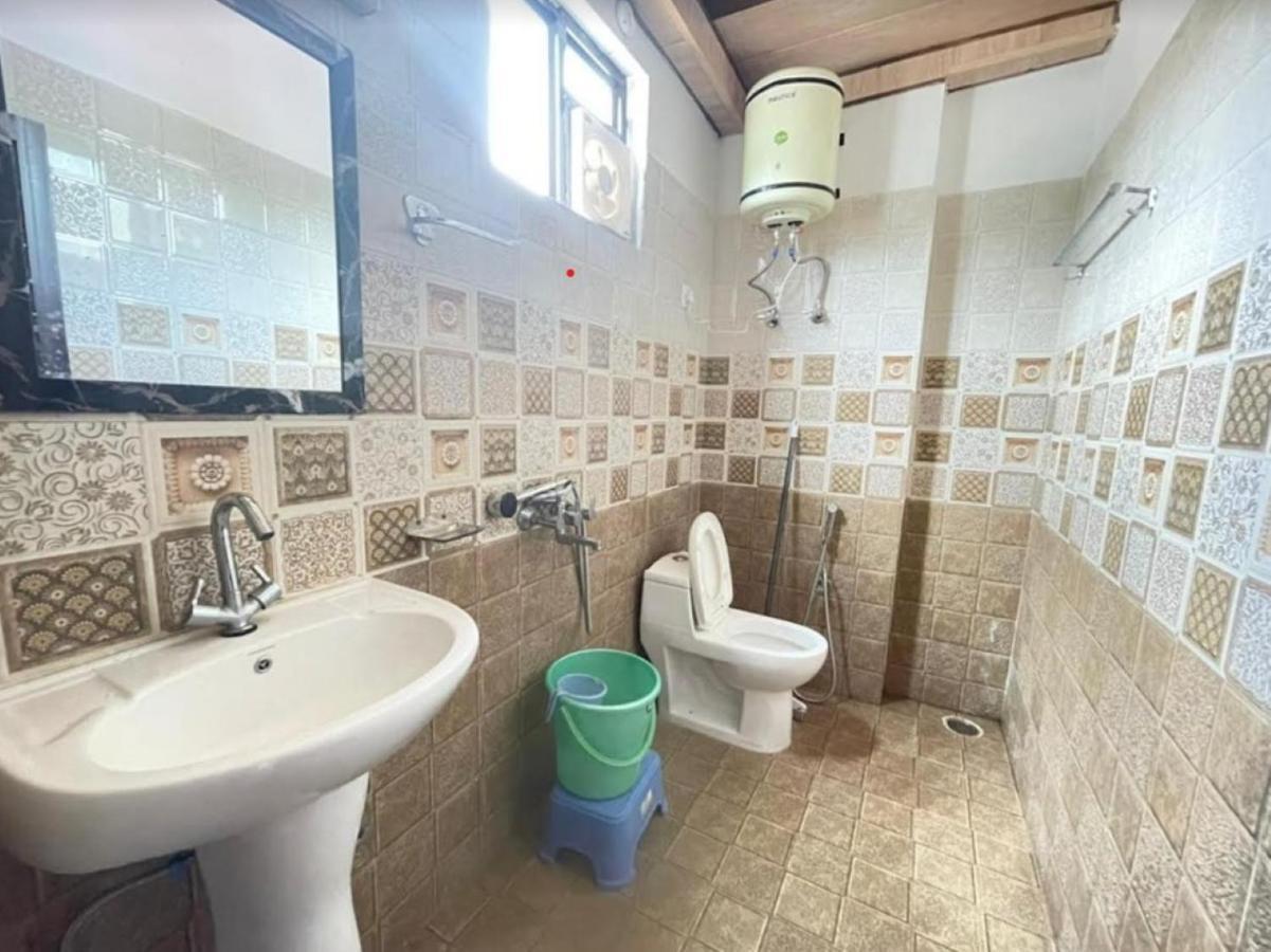 Oak Wood Homestay Banikhet Dalhousie Kültér fotó