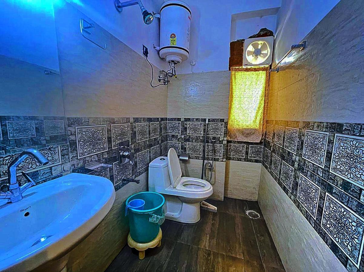 Oak Wood Homestay Banikhet Dalhousie Kültér fotó