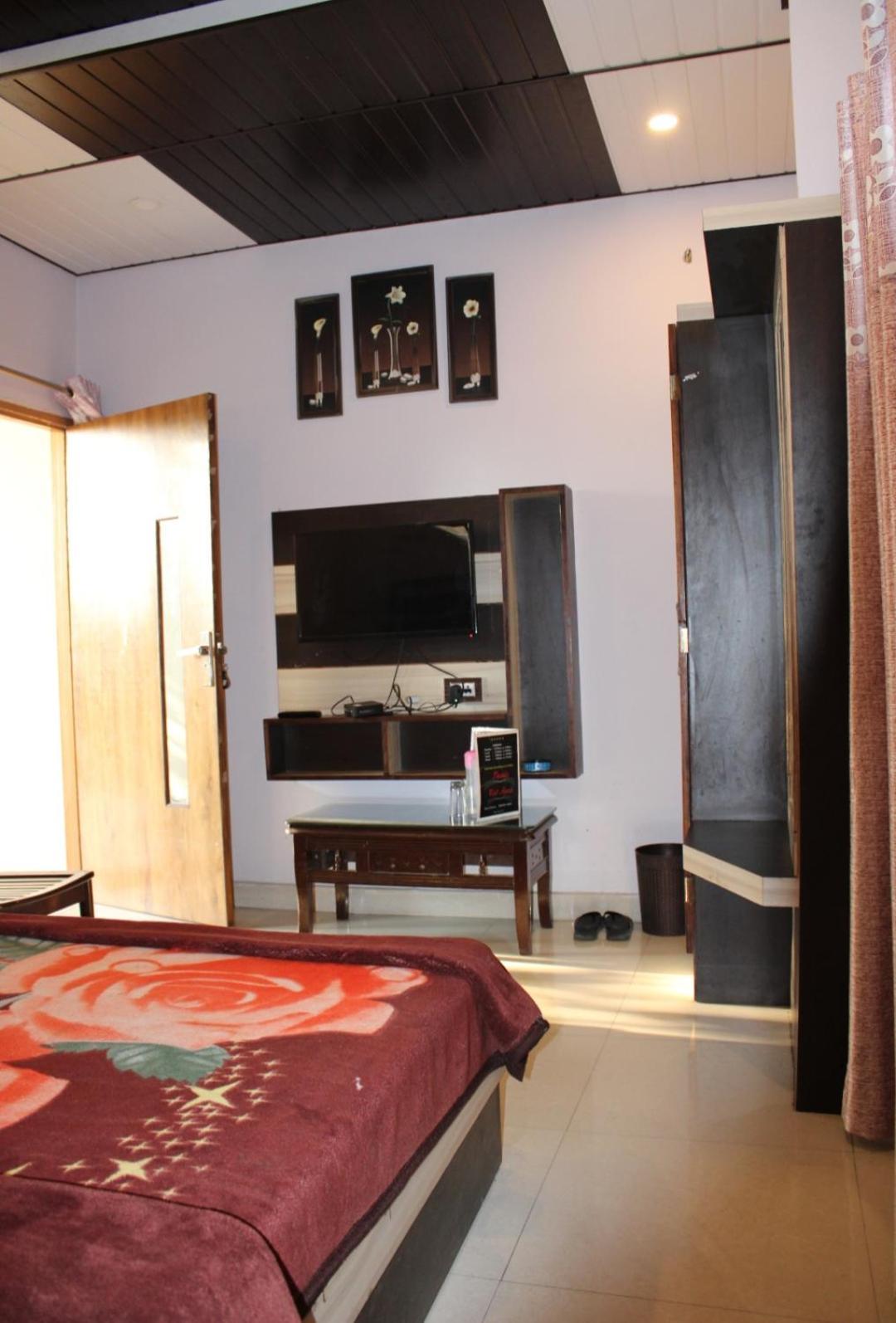 Oak Wood Homestay Banikhet Dalhousie Kültér fotó